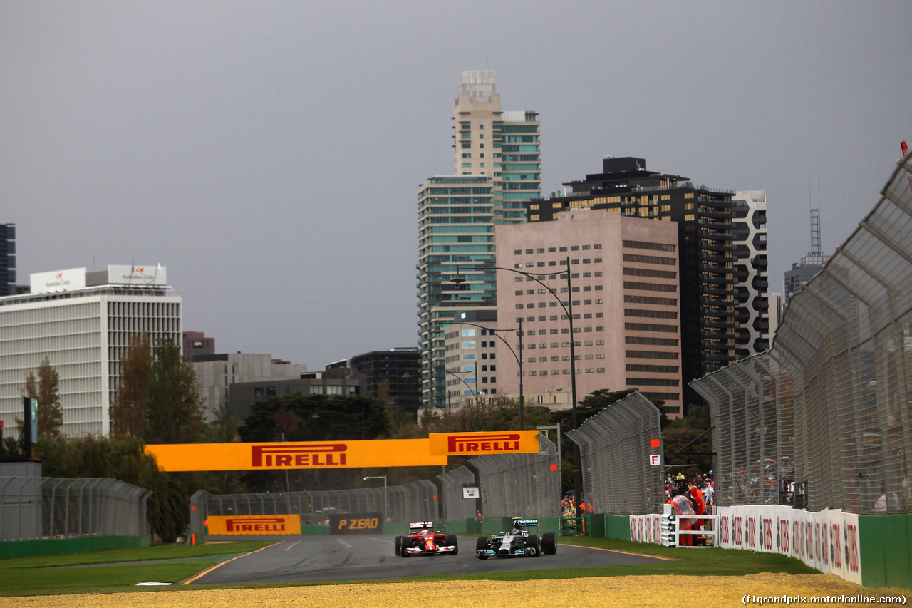 GP AUSTRALIA, 15.03.2014- Qualifiche, Fernando Alonso (ESP) Ferrari F14-T e Nico Rosberg (GER) Mercedes AMG F1 W05