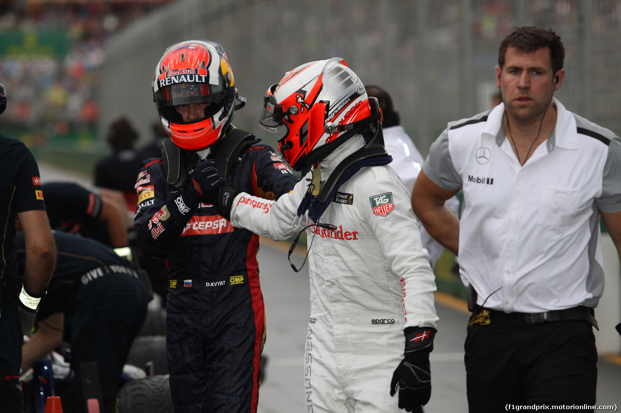 GP AUSTRALIA, 15.03.2014- Qualifiche, Daniil Kvyat (RUS) Scuderia Toro Rosso STR9 e Kevin Magnussen (DEN) McLaren Mercedes MP4-29