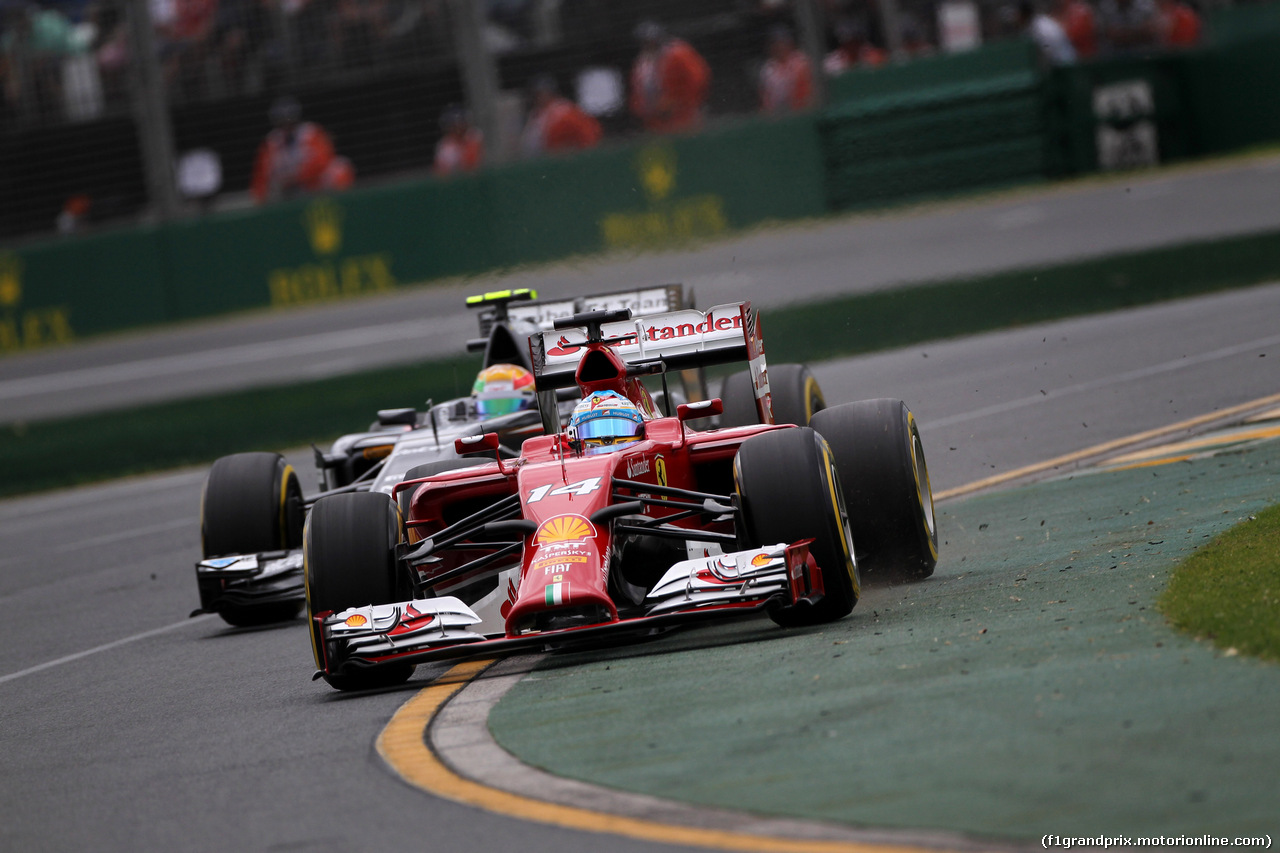 GP AUSTRALIA, 15.03.2014- Qualifiche, Fernando Alonso (ESP) Ferrari F14-T e Esteban Gutierrez (MEX), Sauber F1 Team C33