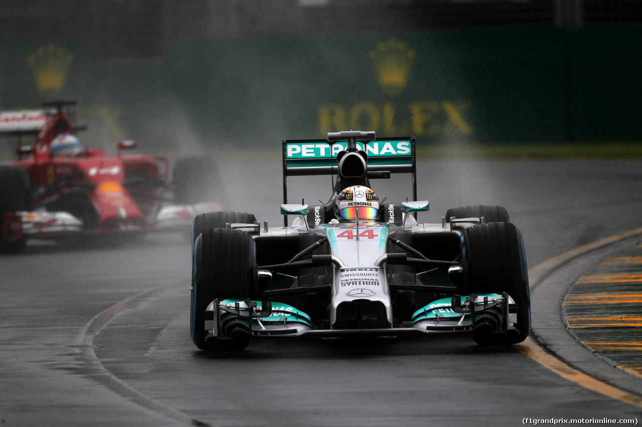 GP AUSTRALIA, 15.03.2014- Qualifiche, Lewis Hamilton (GBR) Mercedes AMG F1 W05 davanti a Fernando Alonso (ESP) Ferrari F14-T