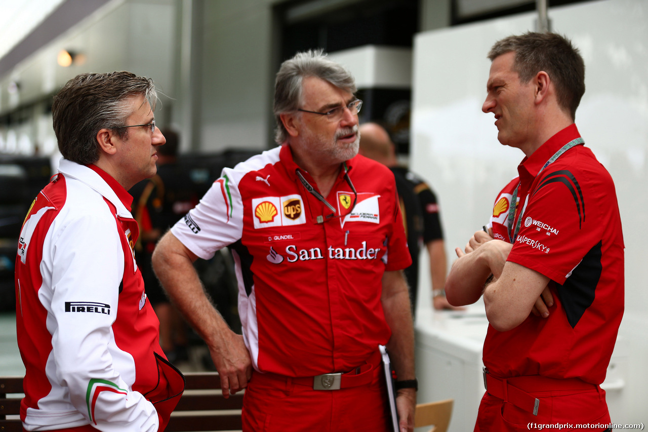 GP AUSTRALIA, 15.03.2014- (L-R) Pat Fry (GBR), Technical Director (Chassis), Ferrari e Dieter Gundel, Head of Garatrack Electronics