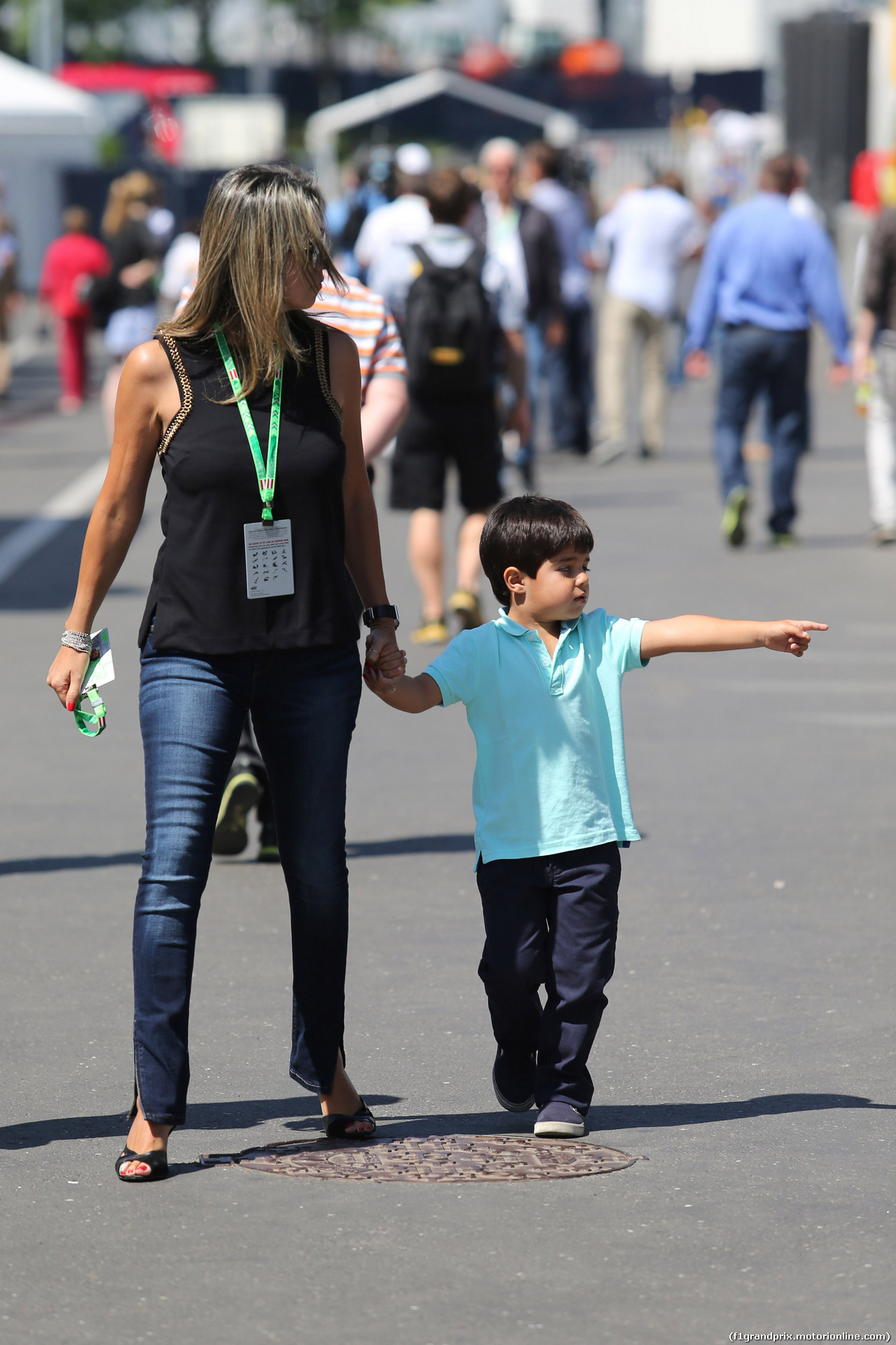 GP AUSTRIA, 22.06.2014- Raffaela Bassi (BRA), wife of Felipe Massa (BRA) e their son Felipinho