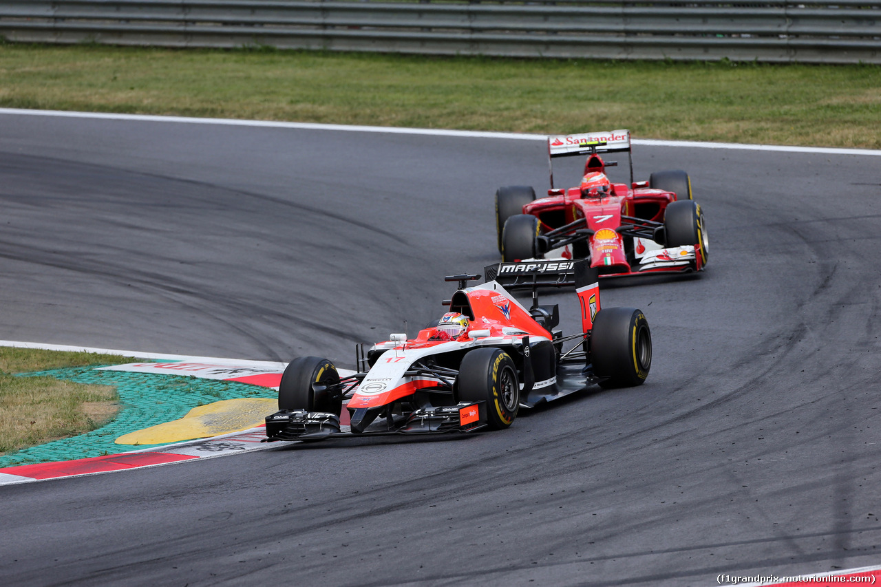 GP AUSTRIA, 22.06.2014- Gara, Jules Bianchi (FRA) Marussia F1 Team MR03 e Kimi Raikkonen (FIN) Ferrari F14-T