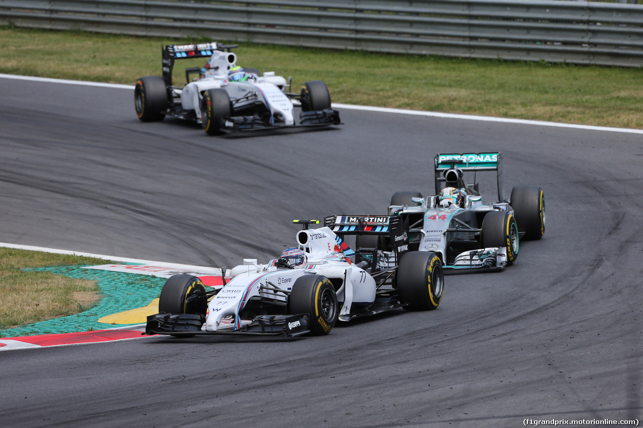 GP AUSTRIA, 22.06.2014- Gara, Valtteri Bottas (FIN) Williams F1 Team FW36 davanti a Lewis Hamilton (GBR) Mercedes AMG F1 W05