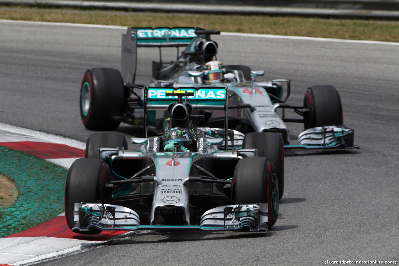 GP AUSTRIA, 22.06.2014- Gara, Nico Rosberg (GER) Mercedes AMG F1 W05 davanti a Lewis Hamilton (GBR) Mercedes AMG F1 W05