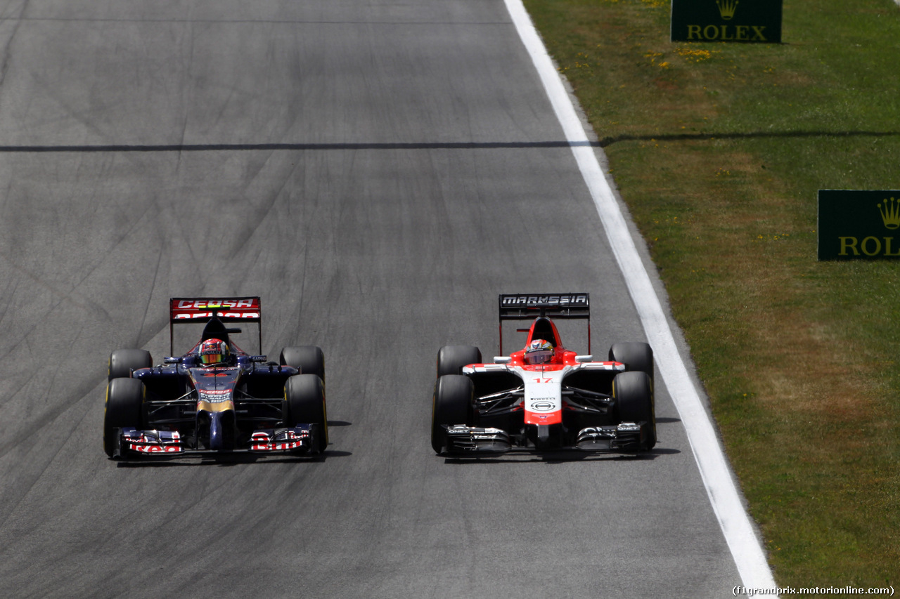 GP AUSTRIA, 22.06.2014- Gara, Daniil Kvyat (RUS) Scuderia Toro Rosso STR9 e Jules Bianchi (FRA) Marussia F1 Team MR03