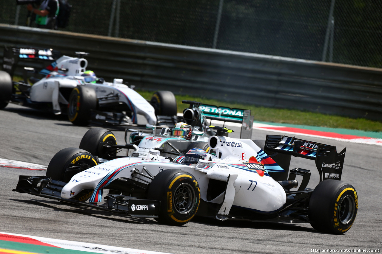 GP AUSTRIA, 22.06.2014- Gara, Valtteri Bottas (FIN) Williams F1 Team FW36 e Lewis Hamilton (GBR) Mercedes AMG F1 W05