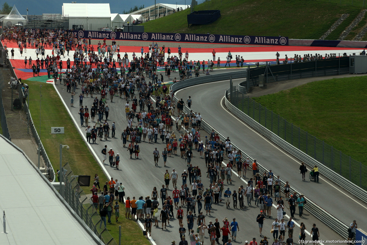 GP AUSTRIA, 19.06.2014- The fans on the track