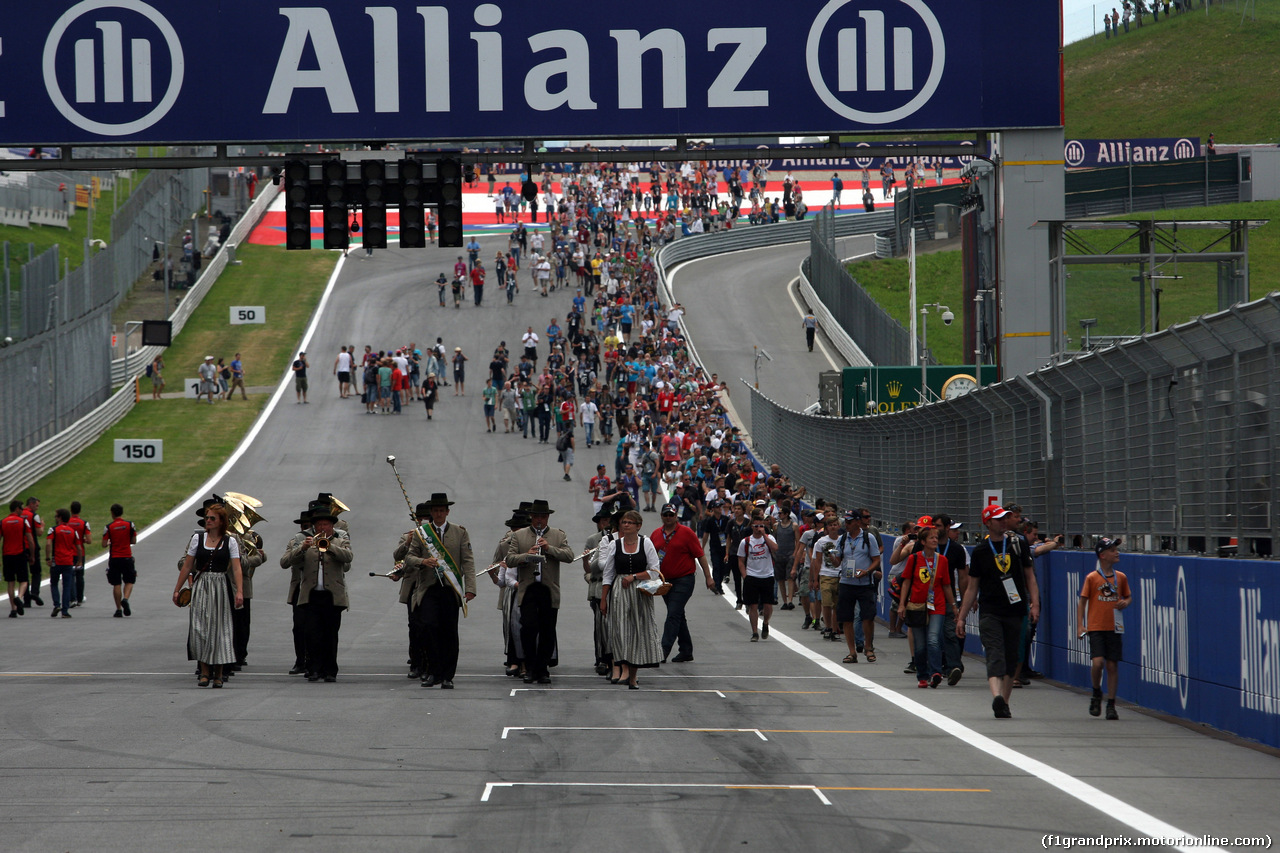 GP AUSTRIA, 19.06.2014- The fans on the track