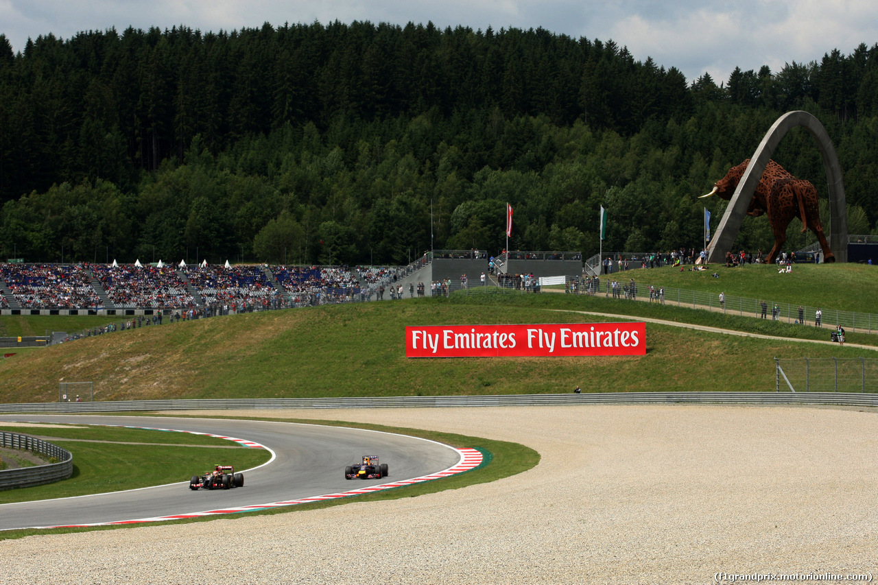 GP AUSTRIA, 21.06.2014- Prove Libere 3, Pastor Maldonado (VEN) Lotus F1 Team E22 e Daniel Ricciardo (AUS) Red Bull Racing RB10