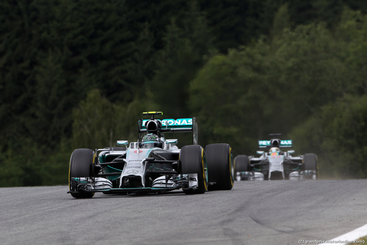 GP AUSTRIA, 21.06.2014- Prove Libere 3, Nico Rosberg (GER) Mercedes AMG F1 W05 davanti a Lewis Hamilton (GBR) Mercedes AMG F1 W05