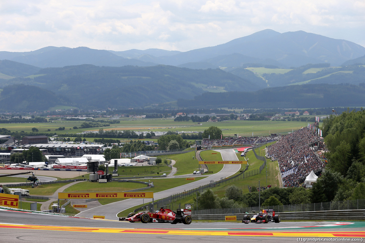 GP AUSTRIA, 21.06.2014- Prove Libere 3, Fernando Alonso (ESP) Ferrari F14-T e Daniel Ricciardo (AUS) Red Bull Racing RB10