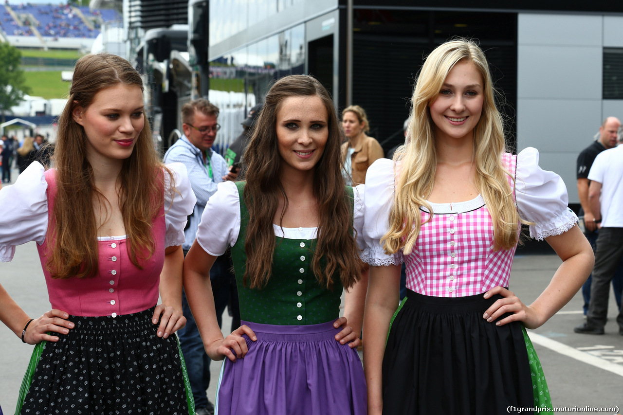 GP AUSTRIA, 20.06.2014- Prove Libere 2, Ragazzas in the paddock