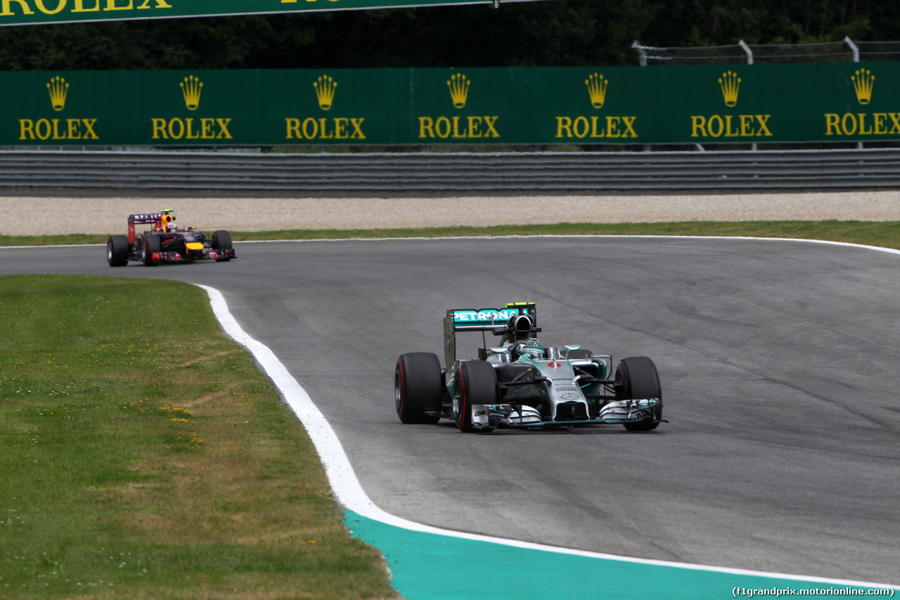 GP AUSTRIA, 20.06.2014- Prove Libere 2, Nico Rosberg (GER) Mercedes AMG F1 W05 davanti a Daniel Ricciardo (AUS) Red Bull Racing RB10