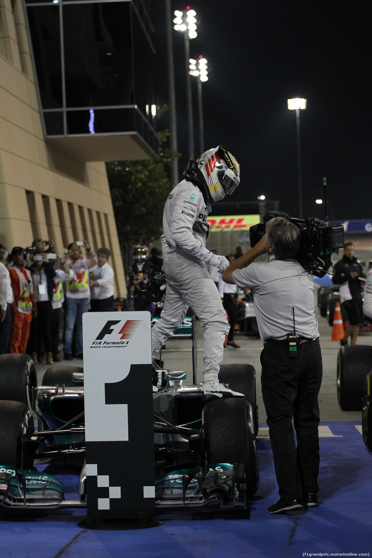 GP BAHRAIN, 06.04.2014- Gara, Lewis Hamilton (GBR) Mercedes AMG F1 W05 is celebrating his victory