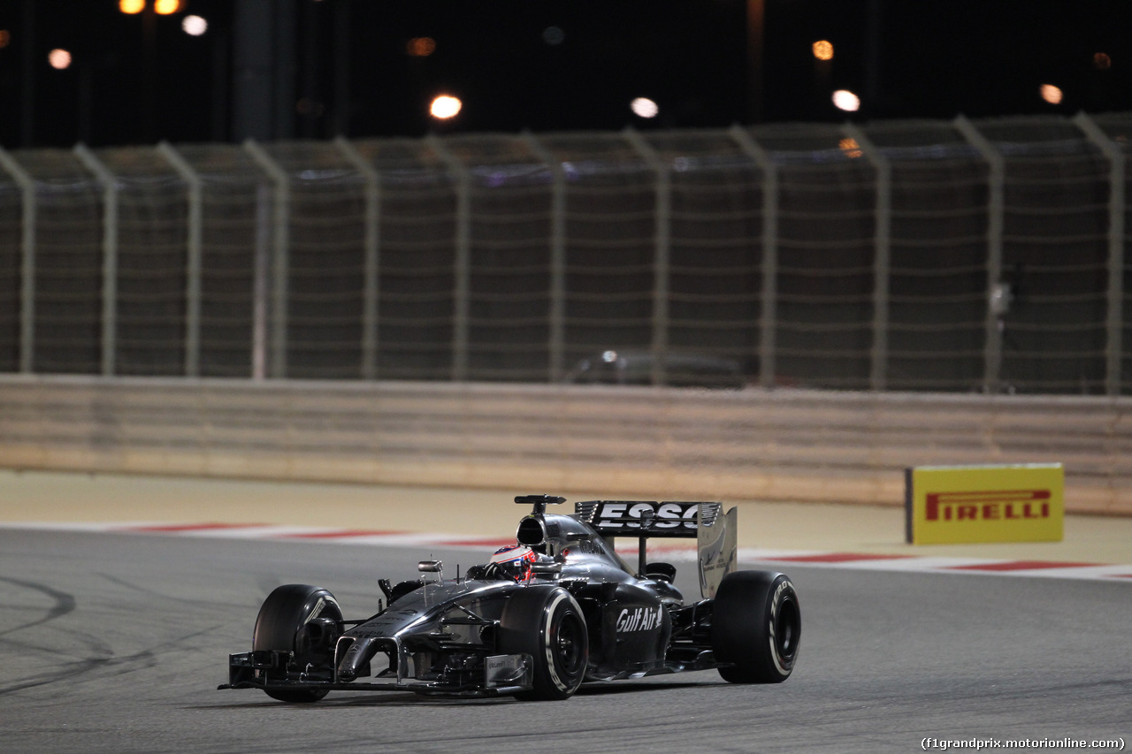 GP BAHRAIN, 06.04.2014- Gara, Jenson Button (GBR) McLaren Mercedes MP4-29