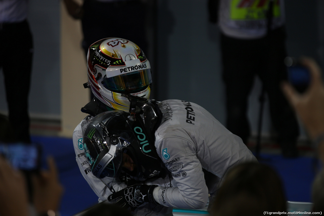 GP BAHRAIN, 06.04.2014- Nico Rosberg (GER) Mercedes AMG F1 W05 e Lewis Hamilton (GBR) Mercedes AMG F1 W05 are celebrating the 1st e second position in parc fermee