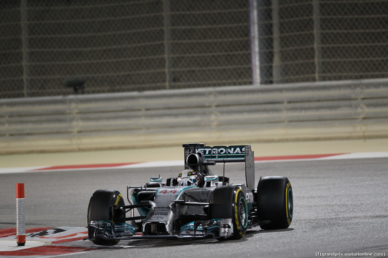 GP BAHRAIN, 06.04.2014- Gara, Lewis Hamilton (GBR) Mercedes AMG F1 W05
