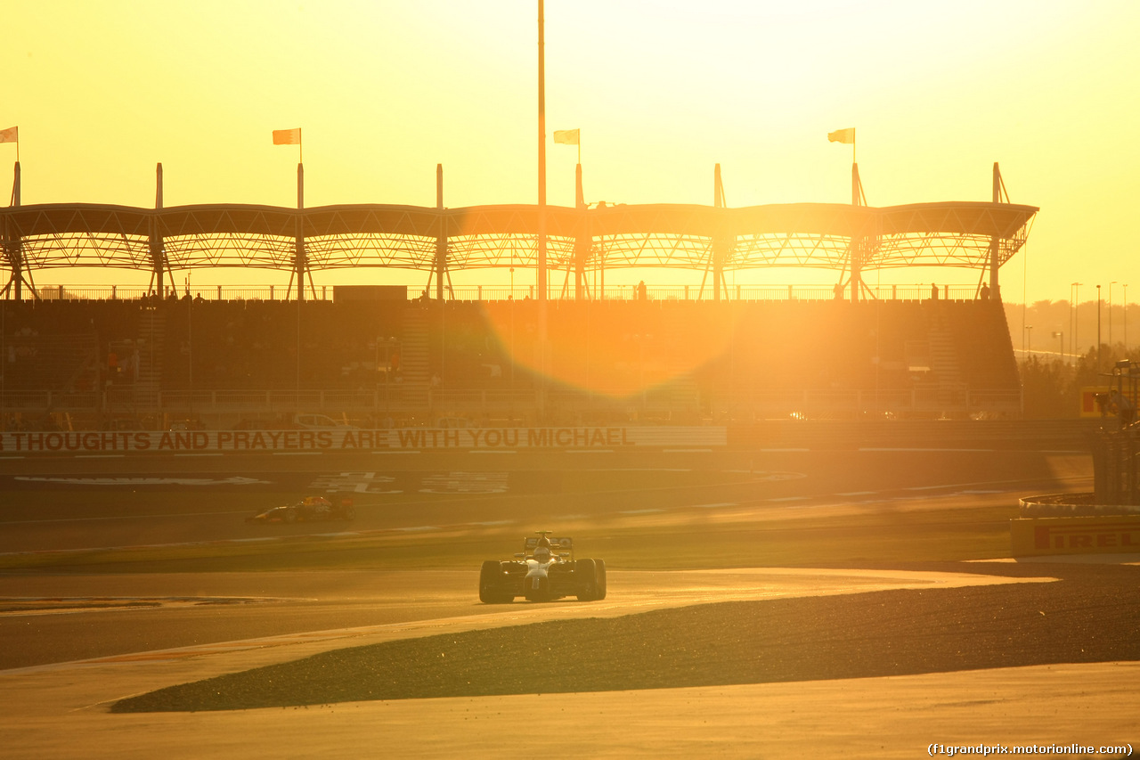 GP BAHRAIN, 06.04.2014- Gara, Kevin Magnussen (DEN) McLaren Mercedes MP4-29