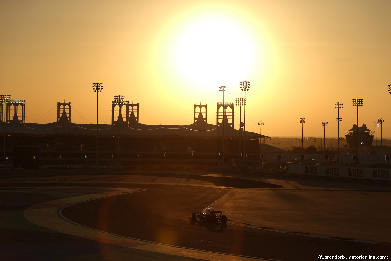GP BAHRAIN, 06.04.2014- Gara, Sebastian Vettel (GER) Infiniti Red Bull Racing RB10