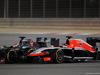 GP BAHRAIN, 06.04.2014- Gara, Adrian Sutil (GER) Sauber F1 Team C33 e Jules Bianchi (FRA) Marussia F1 Team MR03