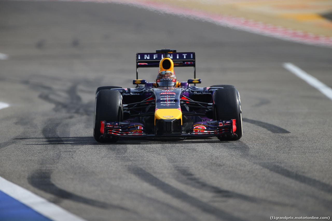 GP BAHRAIN, 04.04.2014- Prove Libere 1, Sebastian Vettel (GER) Infiniti Red Bull Racing RB10