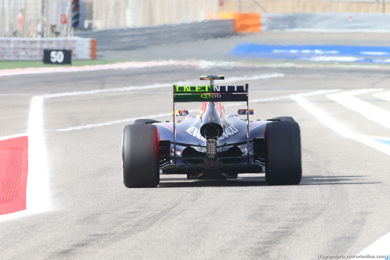 GP BAHRAIN, 04.04.2014- Prove Libere 1, Daniel Ricciardo (AUS) Infiniti Red Bull Racing RB10
