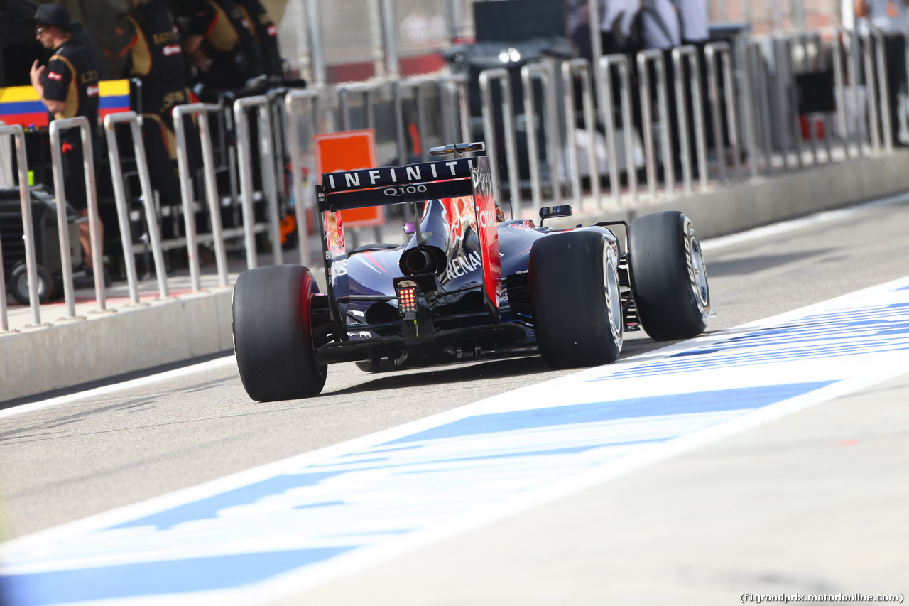 GP BAHRAIN, 04.04.2014- Prove Libere 1, Sebastian Vettel (GER) Infiniti Red Bull Racing RB10