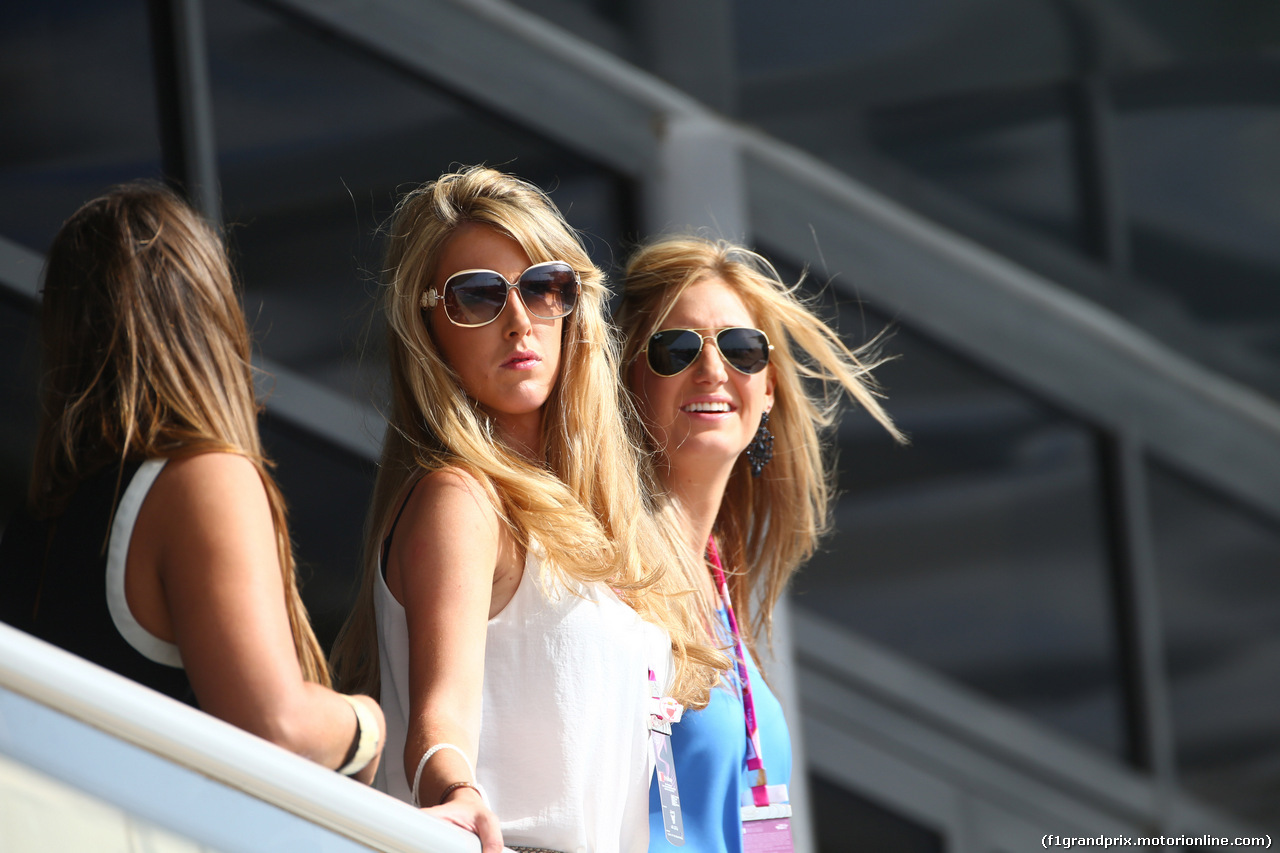 GP BAHRAIN, 04.04.2014- Prove Libere 1, Ragazzas