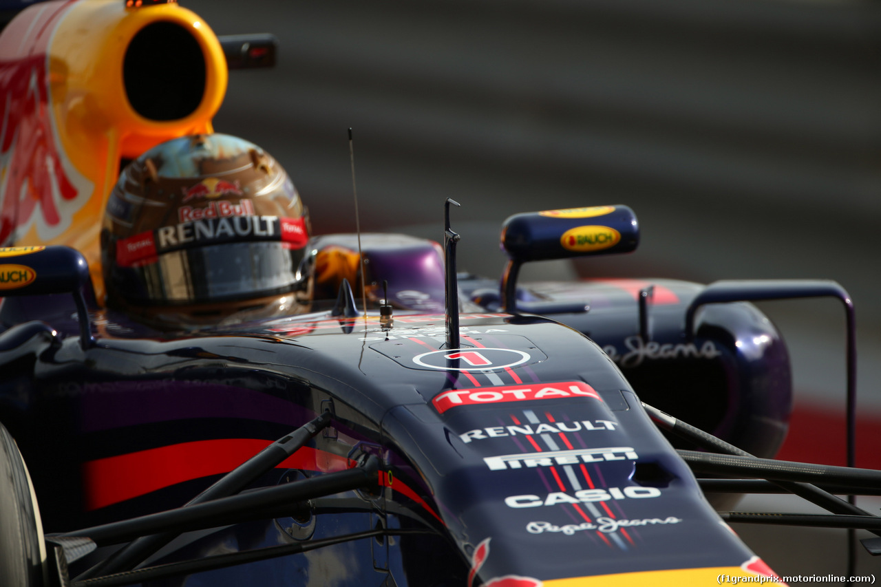 GP BAHRAIN, 04.04.2014- Prove Libere 1, Sebastian Vettel (GER) Infiniti Red Bull Racing RB10