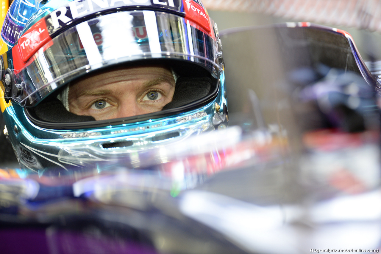 GP BAHRAIN, 04.04.2014- Prove Libere 2, Sebastian Vettel (GER) Infiniti Red Bull Racing RB10