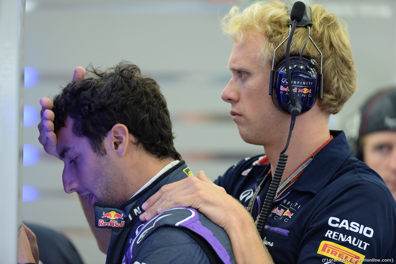 GP BAHRAIN, 04.04.2014- Prove Libere 2, Daniel Ricciardo (AUS) Infiniti Red Bull Racing RB10