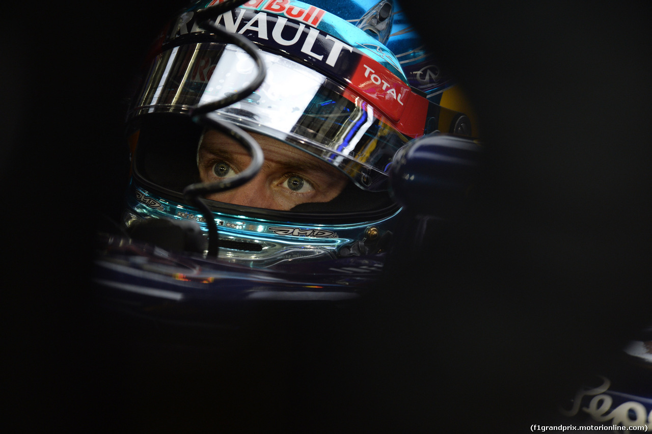 GP BAHRAIN, 04.04.2014- Prove Libere 2, Sebastian Vettel (GER) Infiniti Red Bull Racing RB10