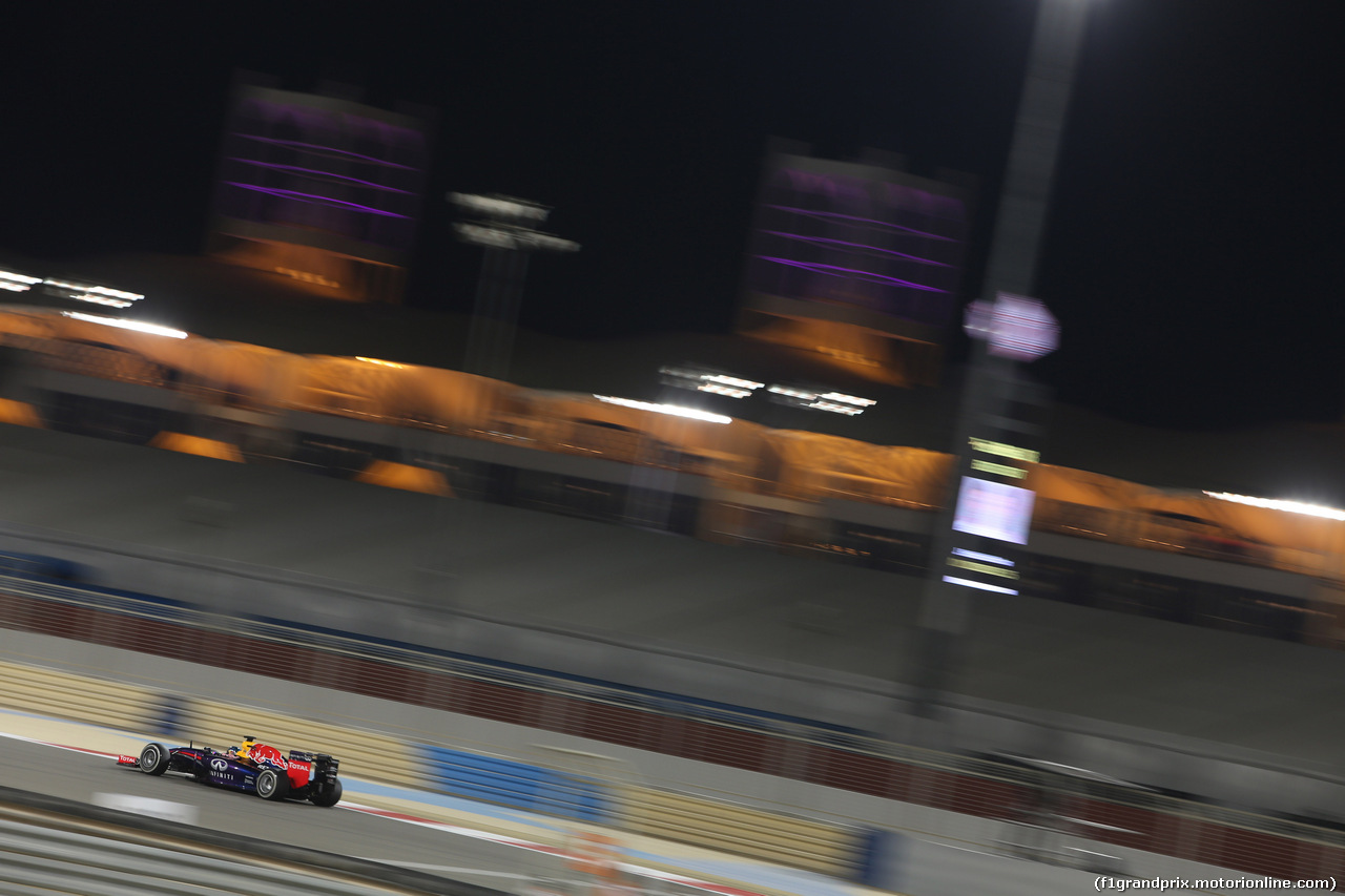 GP BAHRAIN, 04.04.2014- Prove Libere 2, Sebastian Vettel (GER) Infiniti Red Bull Racing RB10