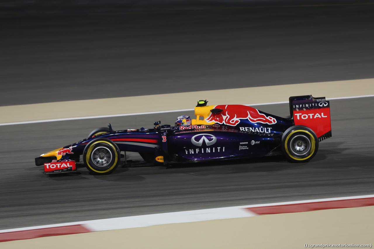 GP BAHRAIN, 04.04.2014- Prove Libere 2, Daniel Ricciardo (AUS) Infiniti Red Bull Racing RB10
