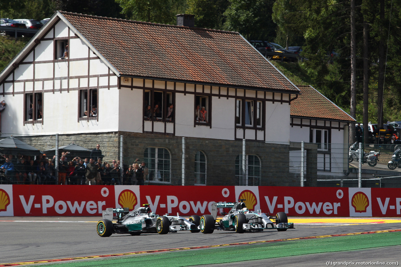 GP BELGIO, 24.08.2014- Gara, Nico Rosberg (GER) Mercedes AMG F1 W05 e Lewis Hamilton (GBR) Mercedes AMG F1 W05