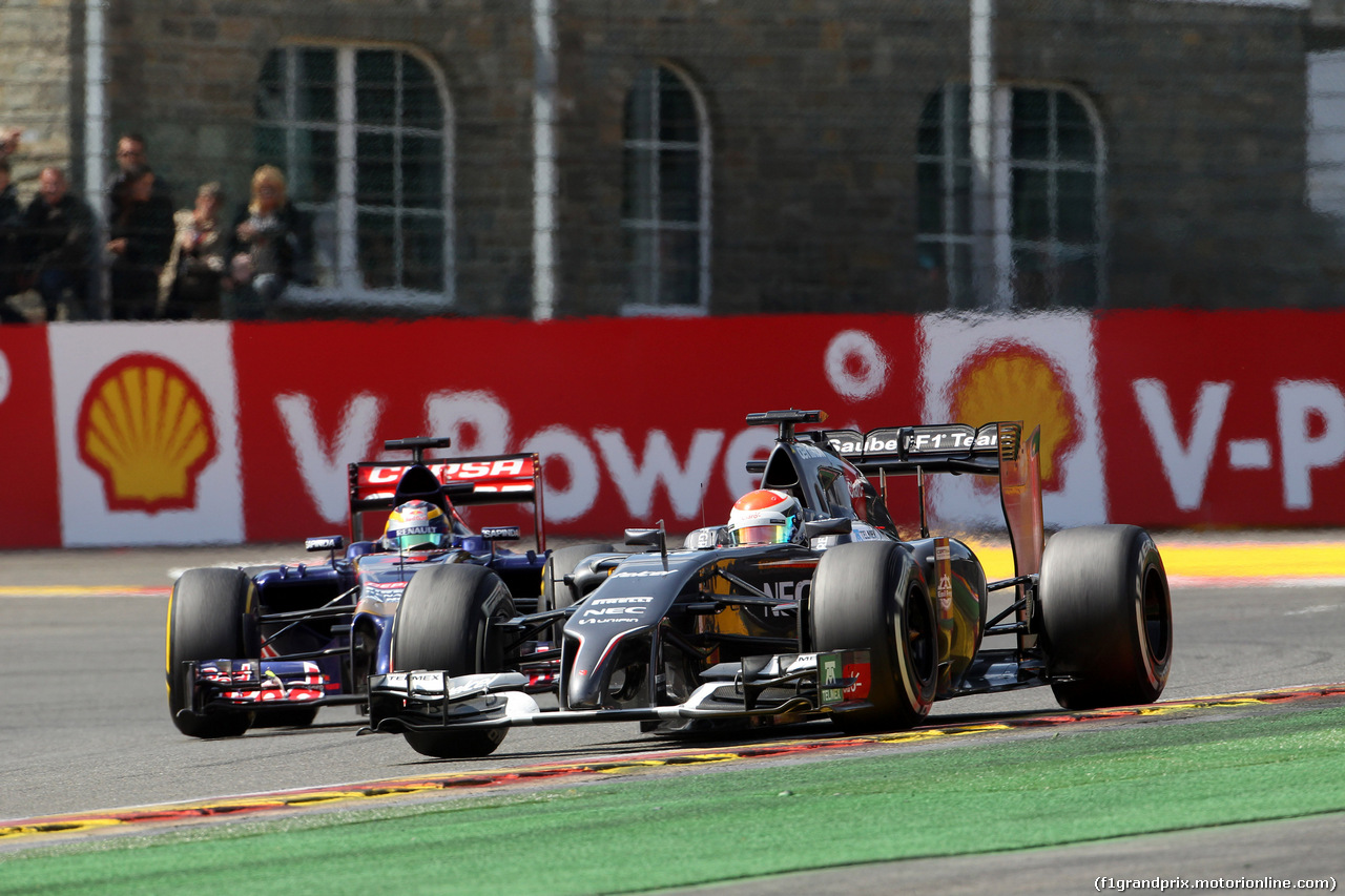 GP BELGIO, 24.08.2014- Gara, Jean-Eric Vergne (FRA) Scuderia Toro Rosso STR9 e Adrian Sutil (GER) Sauber F1 Team C33