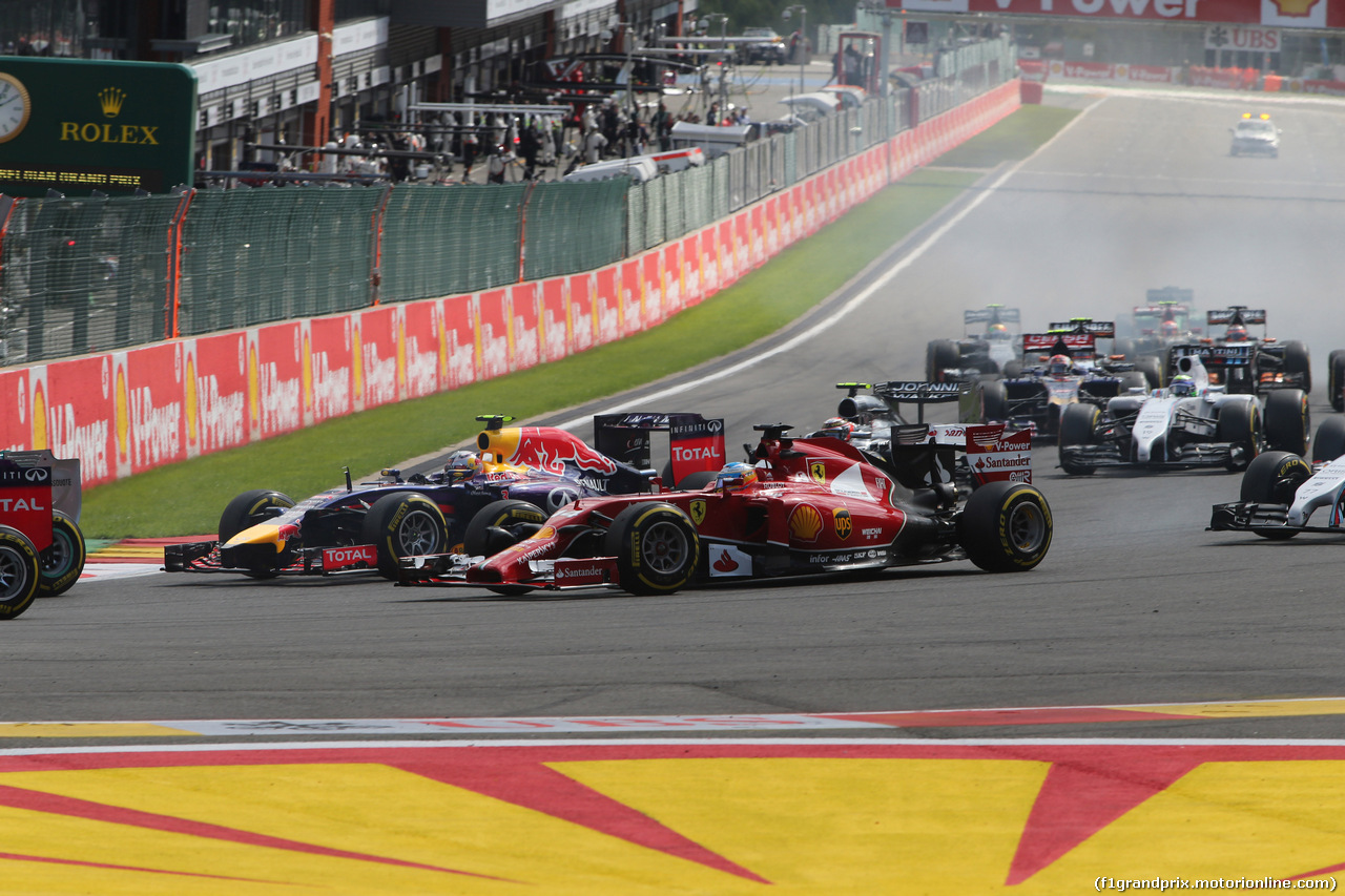 GP BELGIO, 24.08.2014- Gara, Start of the race, Fernando Alonso (ESP) Ferrari F14-T e Daniel Ricciardo (AUS) Red Bull Racing RB10