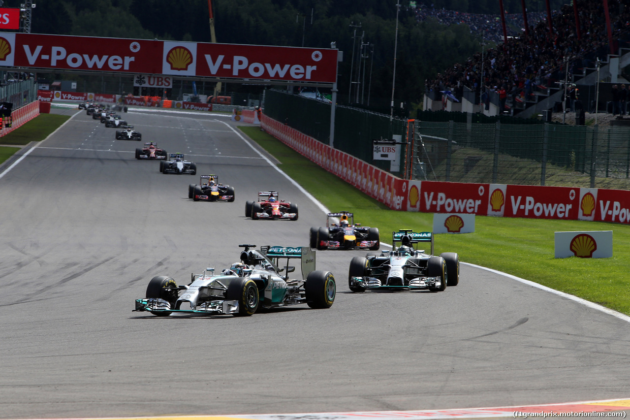 GP BELGIO, 24.08.2014- Gara, Lewis Hamilton (GBR) Mercedes AMG F1 W05 davanti a Nico Rosberg (GER) Mercedes AMG F1 W05