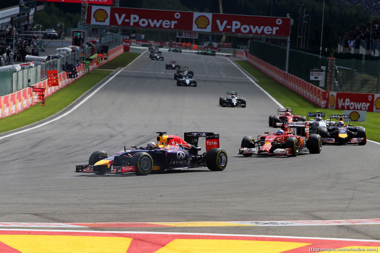 GP BELGIO, 24.08.2014- Gara, Sebastian Vettel (GER) Red Bull Racing RB10 davanti a Fernando Alonso (ESP) Ferrari F14-T