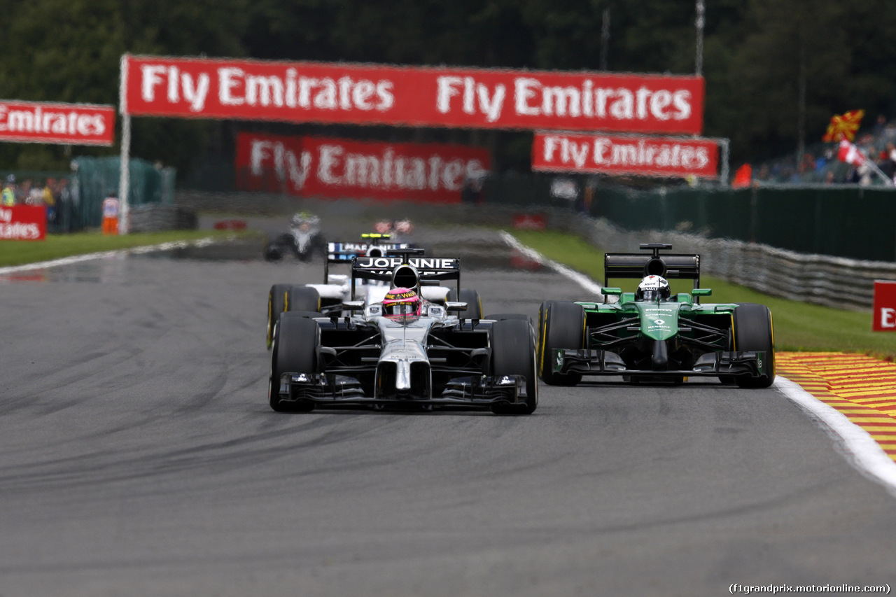 GP BELGIO, 24.08.2014- Gara, Jenson Button (GBR) McLaren Mercedes MP4-29 e Andre Lotterer (GER), Caterham F1 Team