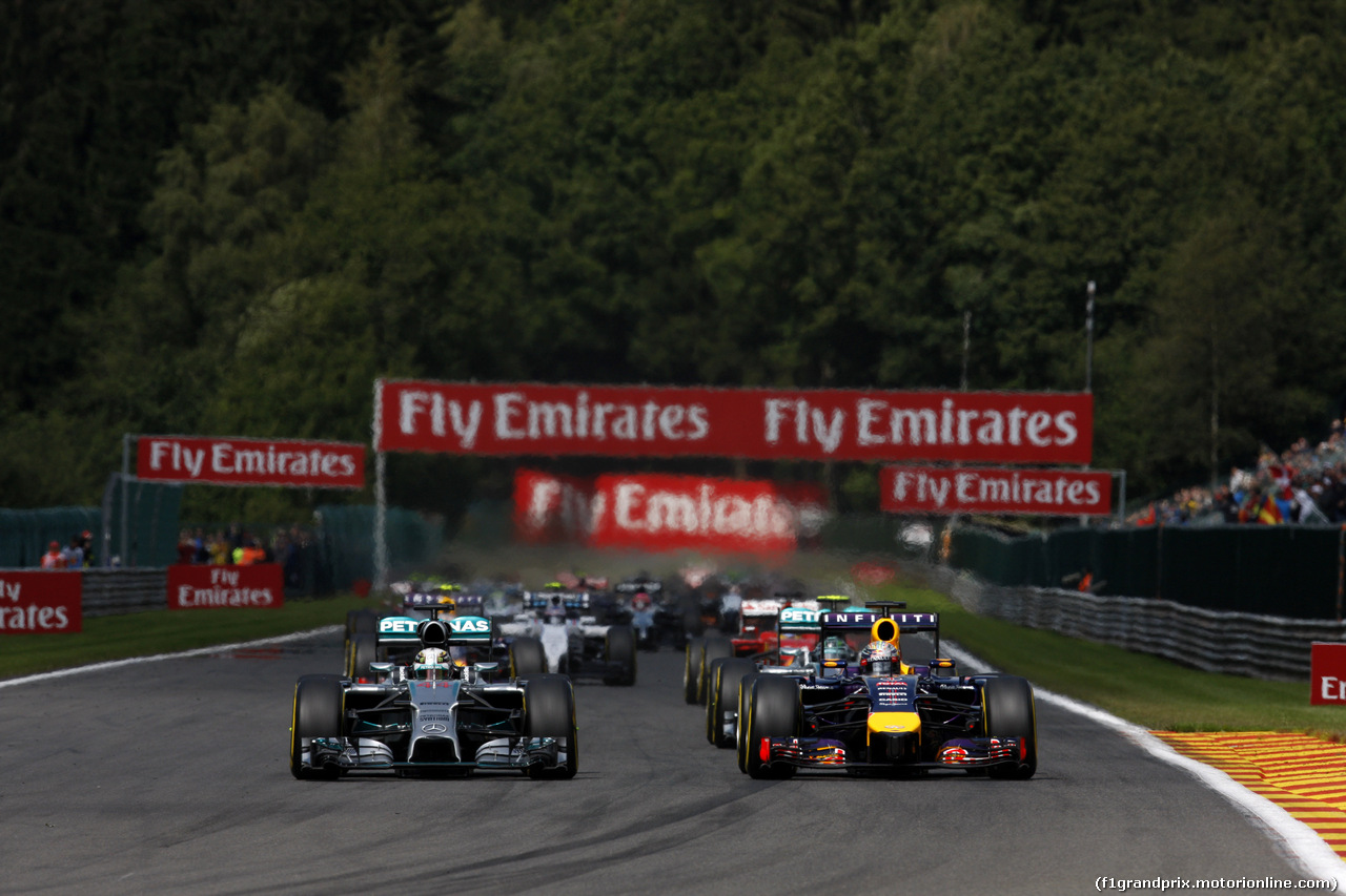 GP BELGIO, 24.08.2014- Gara, Lewis Hamilton (GBR) Mercedes AMG F1 W05 e Sebastian Vettel (GER) Red Bull Racing RB10
