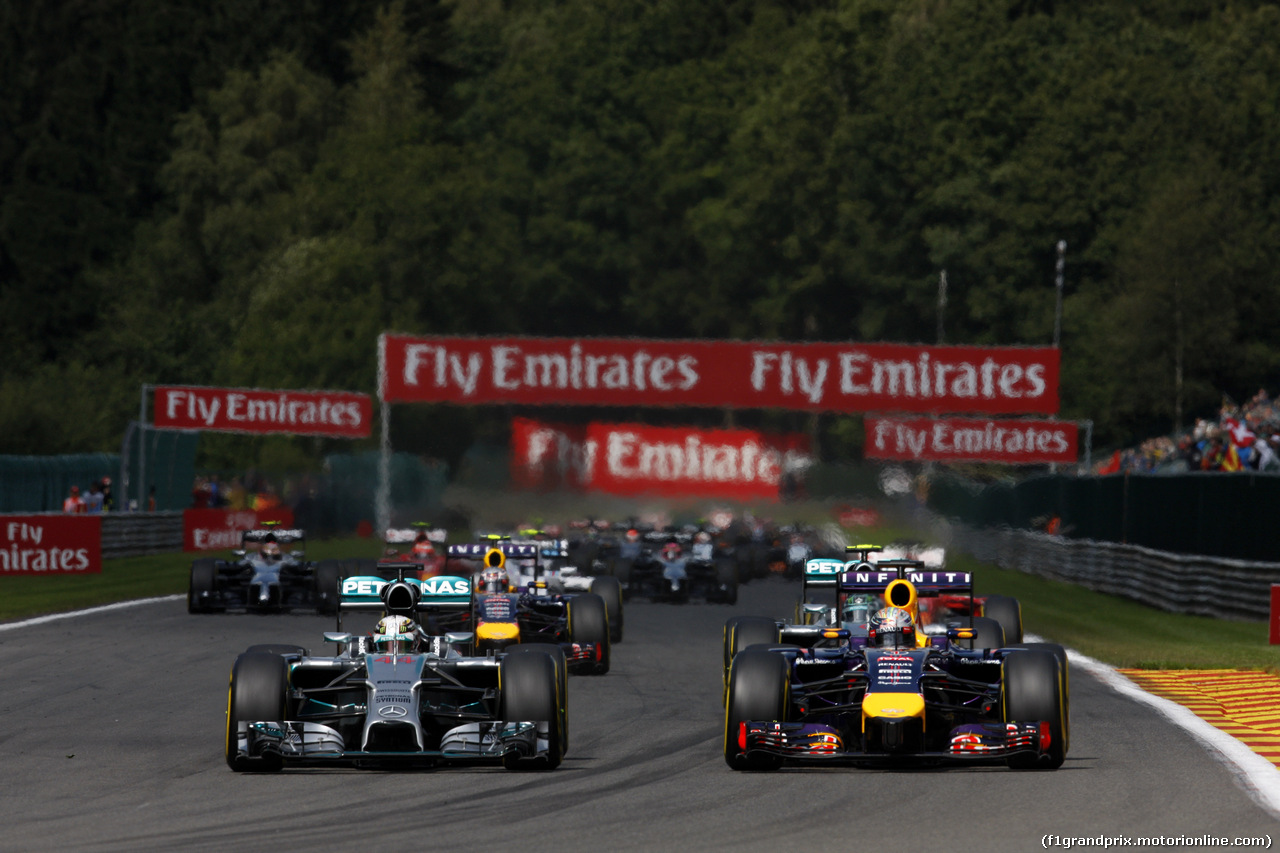 GP BELGIO, 24.08.2014- Gara, Lewis Hamilton (GBR) Mercedes AMG F1 W05 e Sebastian Vettel (GER) Red Bull Racing RB10