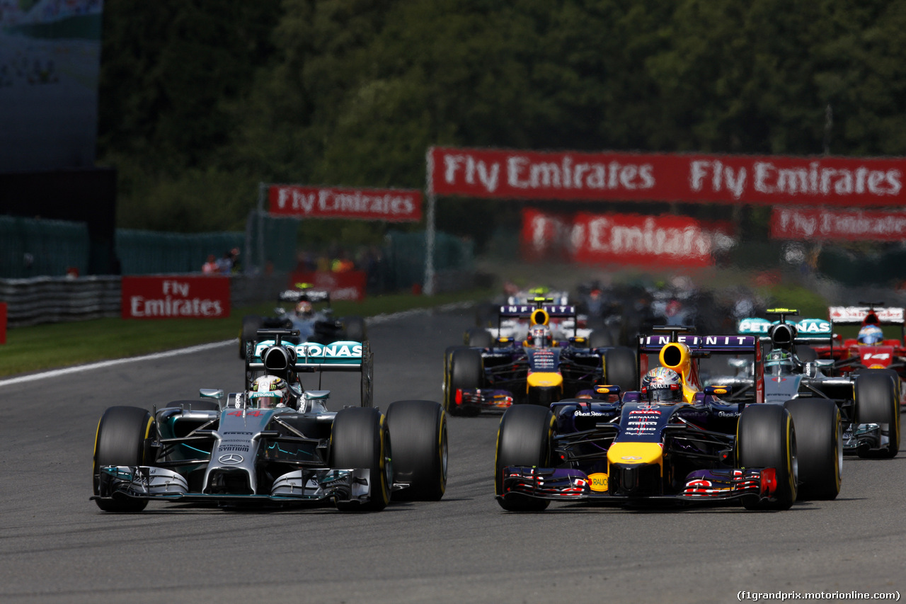GP BELGIO, 24.08.2014- Gara, Lewis Hamilton (GBR) Mercedes AMG F1 W05 e Sebastian Vettel (GER) Red Bull Racing RB10