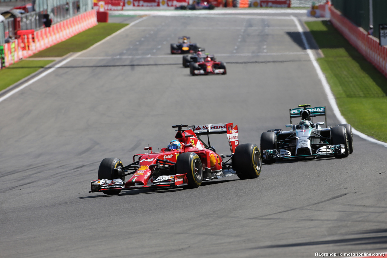 GP BELGIO, 24.08.2014-Gara, Fernando Alonso (ESP) Ferrari F14-T davanti a Nico Rosberg (GER) Mercedes AMG F1 W05