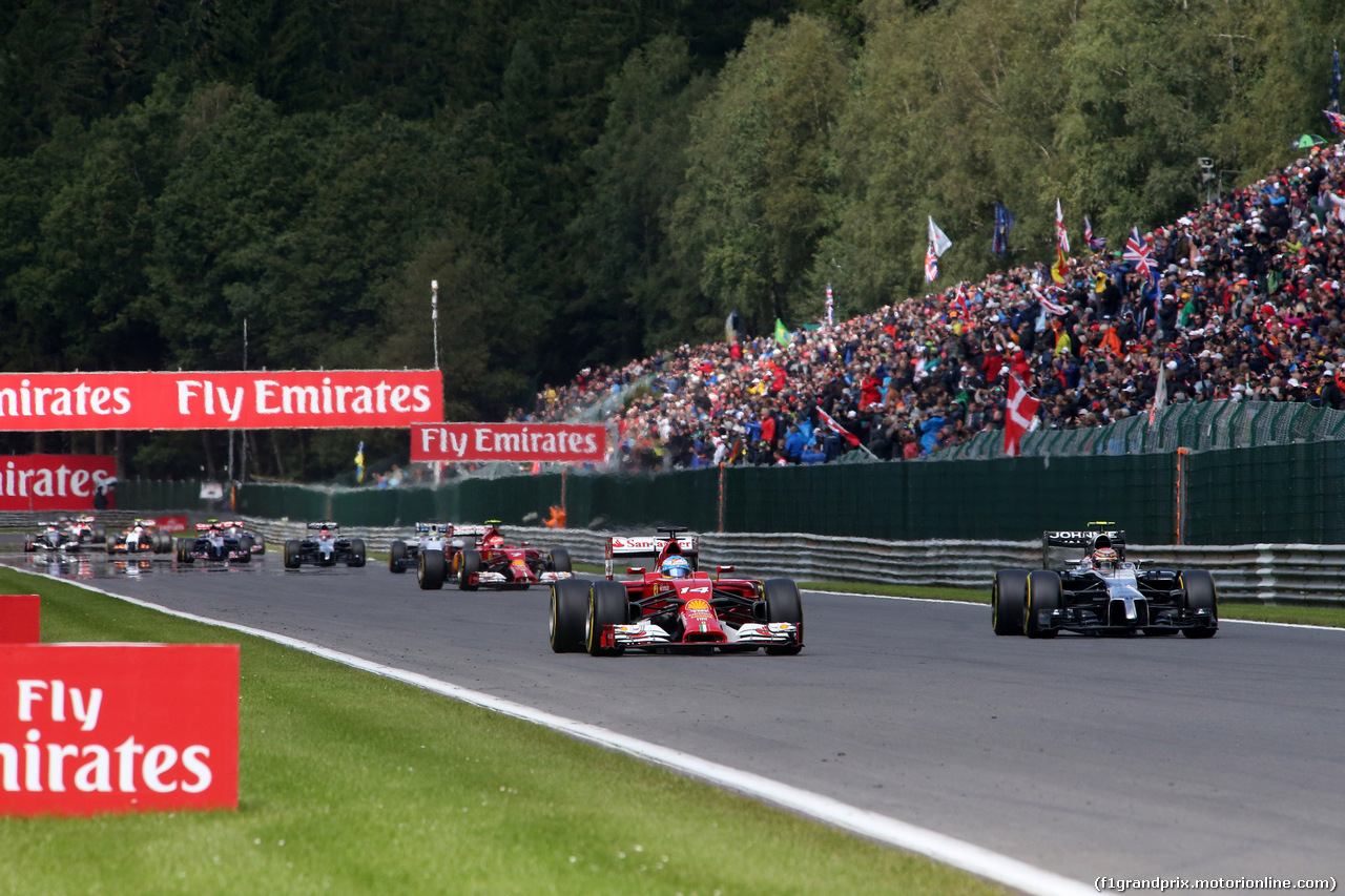 GP BELGIO, 24.08.2014-Gara, Fernando Alonso (ESP) Ferrari F14-T e Kevin Magnussen (DEN) McLaren Mercedes MP4-29