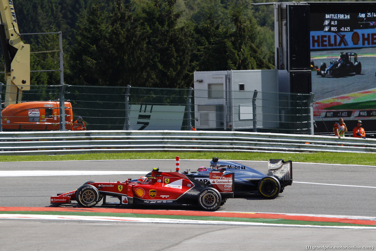 GP BELGIO, 24.08.2014- Gara, Kimi Raikkonen (FIN) Ferrari F14-T e Jenson Button (GBR) McLaren Mercedes MP4-29