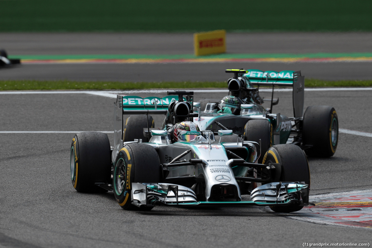 GP BELGIO, 24.08.2014- Gara, Lewis Hamilton (GBR) Mercedes AMG F1 W05 davanti a Nico Rosberg (GER) Mercedes AMG F1 W05