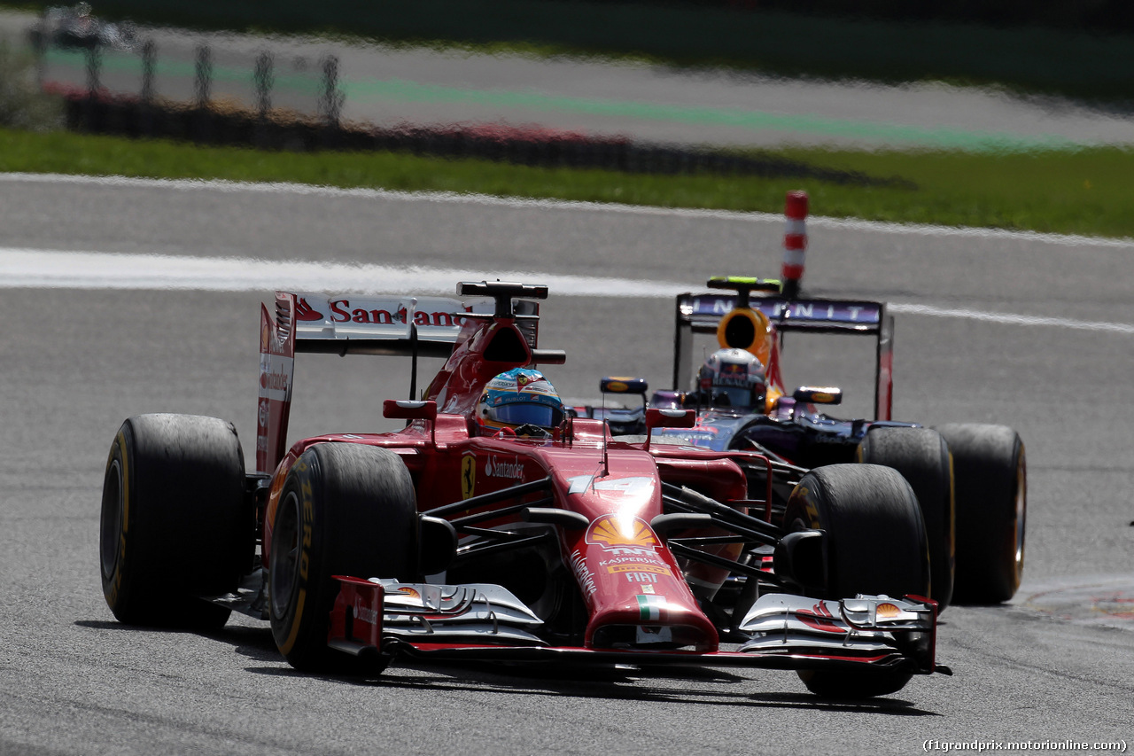 GP BELGIO, 24.08.2014- Gara, Fernando Alonso (ESP) Ferrari F14-T e Daniel Ricciardo (AUS) Red Bull Racing RB10