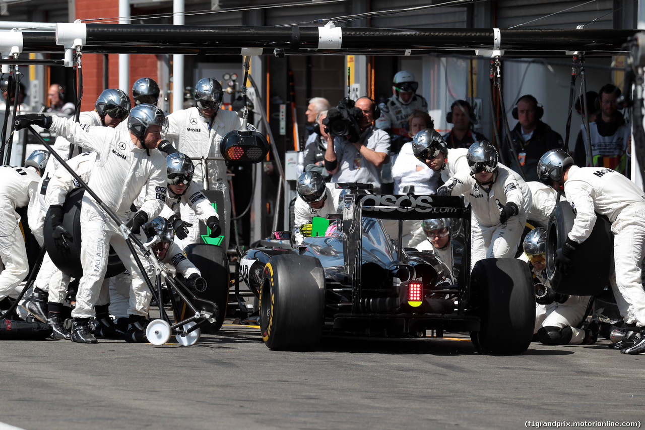 GP BELGIO, 24.08.2014- Gara, Pit stop, Jenson Button (GBR) McLaren Mercedes MP4-29